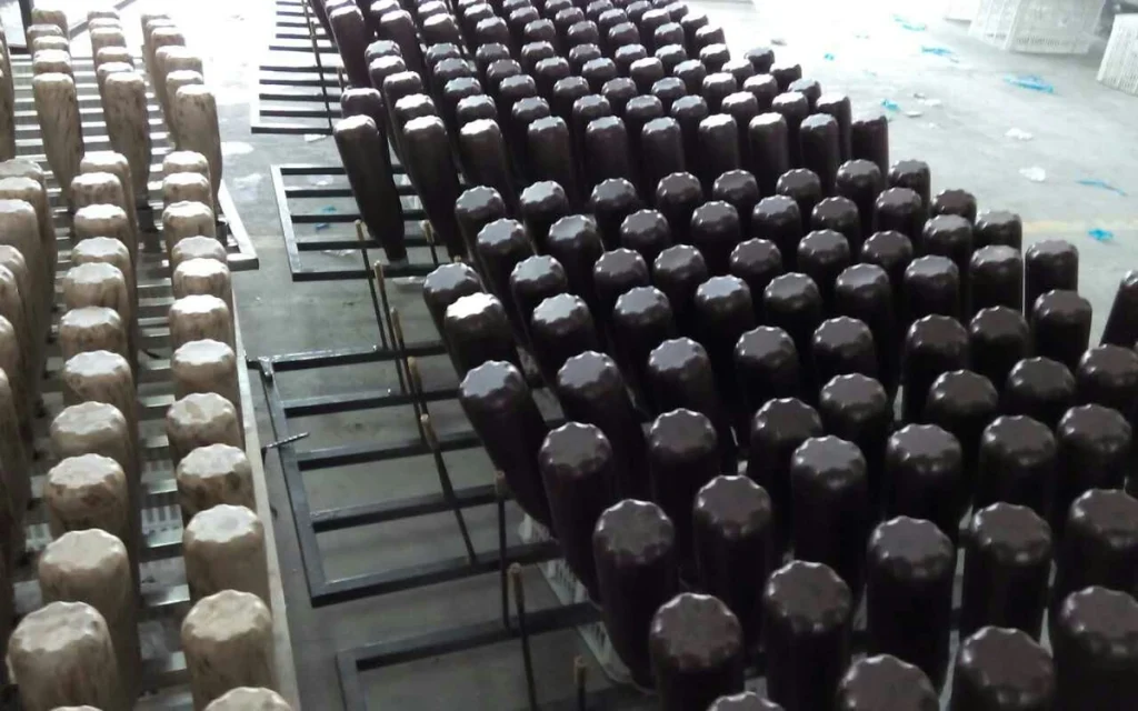 挂架上成排晾干的水转印批量件